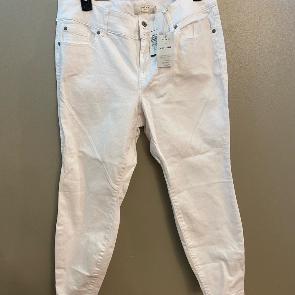 White skinny jeans